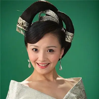 图孙茜芈月传演技获好评老公2千里送药令人感动