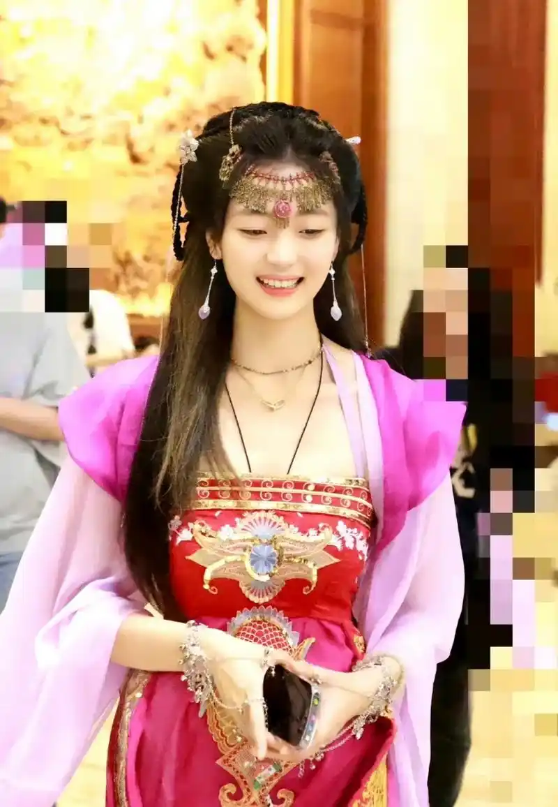 孙千cos紫萱,气质好绝,清冷感十足#你心中的古装女神# #娱乐明星