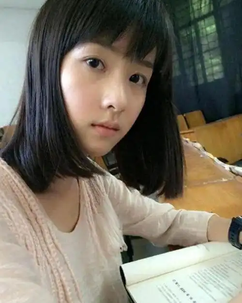 看了陈都灵的旧照,我知道"校园白月光"样貌如何了!