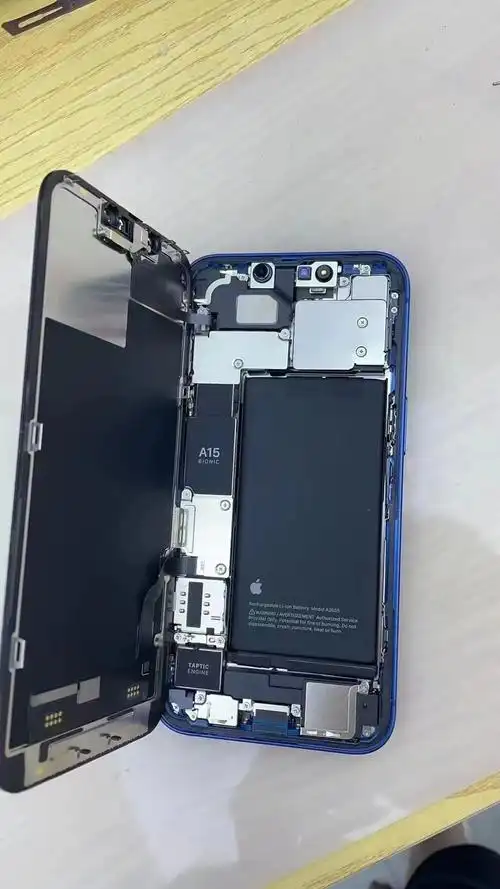 苹果iphone13内部设计曝光采用更大的电池