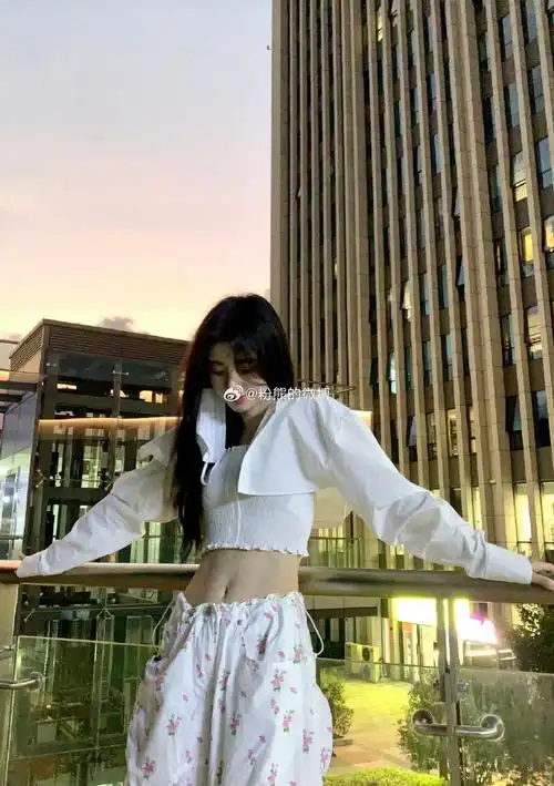 鞠婧祎舞台彩排图#鞠婧祎的马甲线和腹肌娱乐圈的女孩纸们自我管蓝技