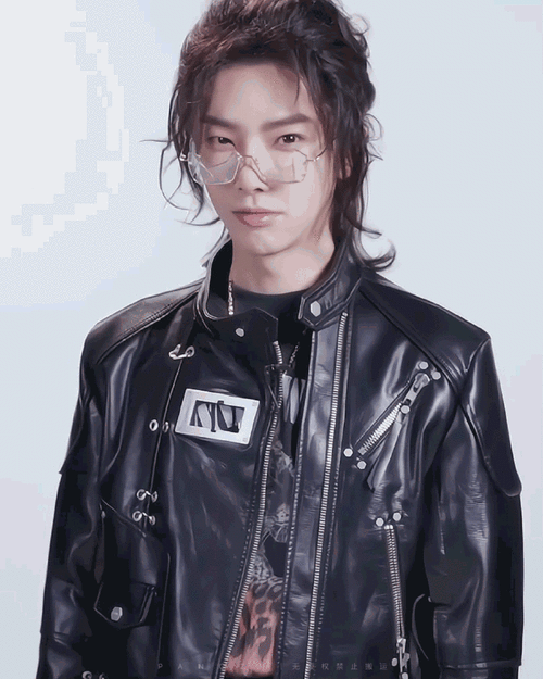 华晨宇美貌大赏#一枚喜欢嘟嘴的小帅哥@华晨宇yu#华晨宇王牌对王牌