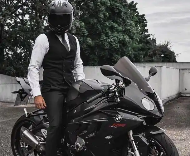 西装暴徒—穿西服骑摩托是一种什么样的体验?_高清图集_新浪网