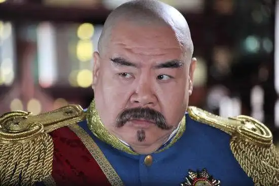 郑则仕饰演袁世凯