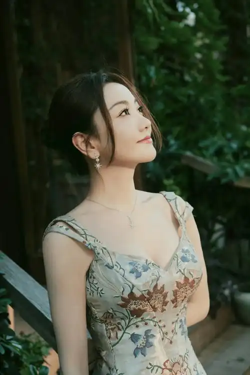 杨蓉个人造型集:温婉大气,国色天香