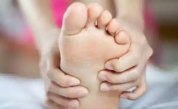 跑步脚底板疼是什么鬼?