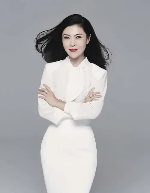 苏芒宣布离职时尚集团为了照顾病重住院的妈妈