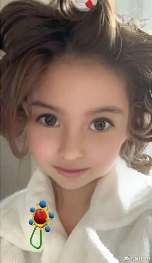 周杰伦女儿照片曝光引发粉丝热议哇塞混血baby耶