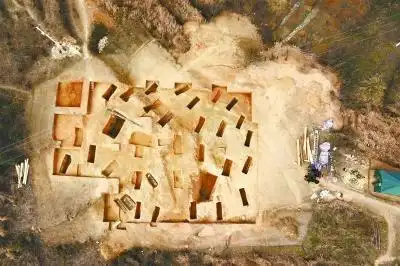 大冶铜绿山四方塘遗址墓葬发掘区航拍图 (图片均由湖北省考古研究所