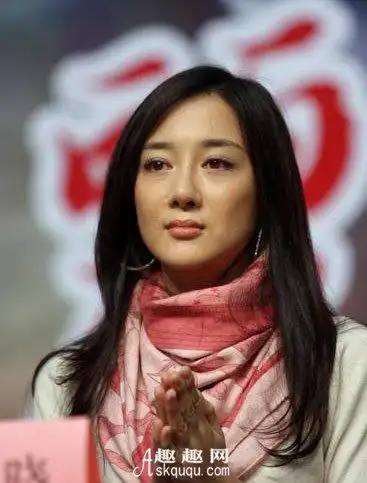 李依晓整容前后照片对比