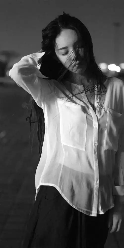 关注小编看更多精彩手机壁纸!