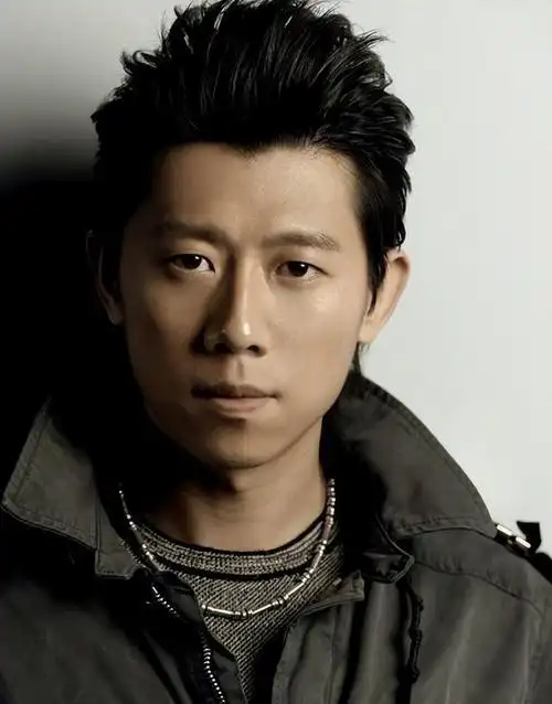 夏雨:接漂泊海外的父亲回国,化解多年的心结,时隔30年拥抱亲情