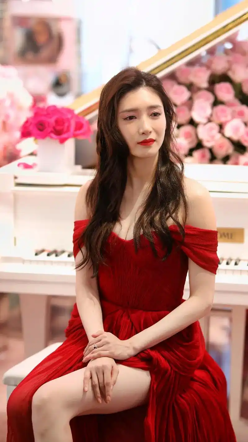 江疏影活动照.#创作灵感 #壁纸 #写真 #生图 #江疏影 - 抖音