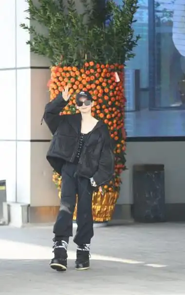 高,除了刘忻之外,还有同是超女出身的何洁,尚雯婕,好声音出道的袁娅维