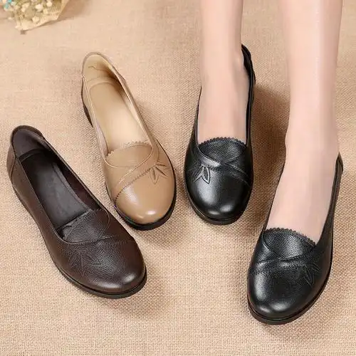 平底妈妈鞋软底软皮女式休闲皮鞋奶奶鞋防滑大码女鞋中年女士单鞋浅口