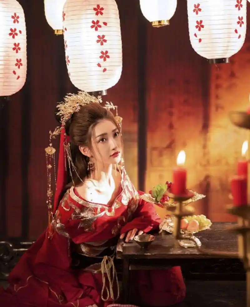 洞房花烛夜,古装新娘子美得心动