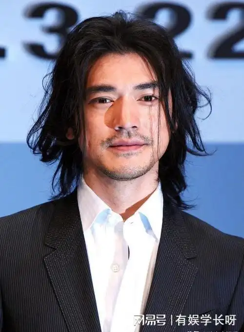 留长发却不娘的5位男明星个个五官硬朗野性又帅气