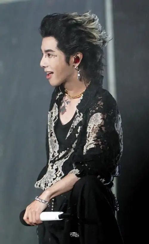 华晨宇超话#2023华晨宇火星演唱会#98滴滴 一份拽帝晚餐