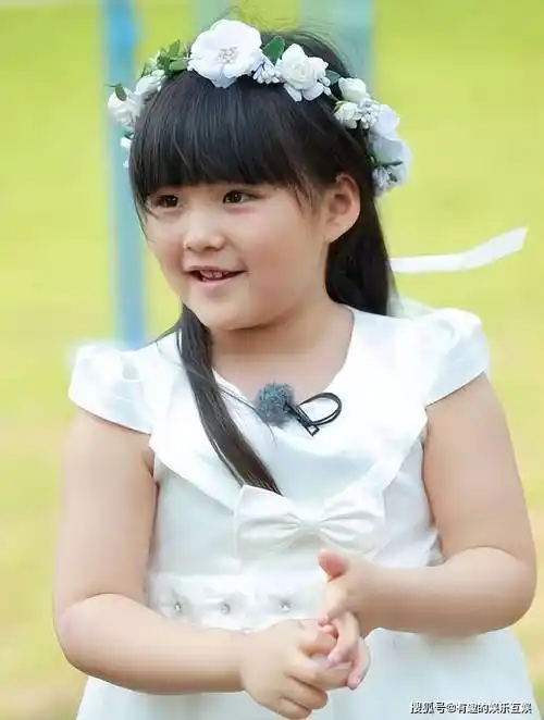 王诗龄近照曝光:从小胖妞到大美女,穿粉色抹胸裙粉嫩惊艳_成长_生活