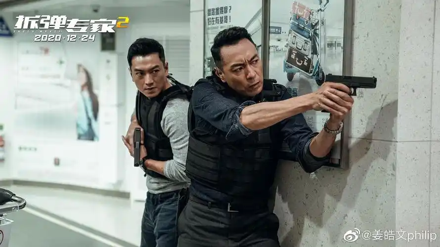 hk演员是不会老的,拆弹专家2主演平均年龄50岁