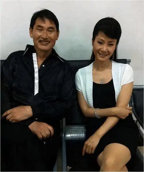 事实证明大衣哥的成名之路离不开于文华的鼎力相助