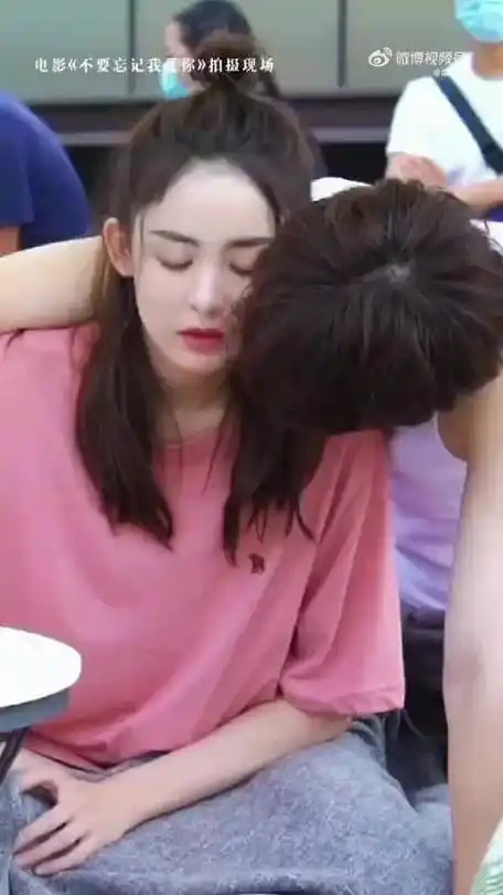 女星古力娜扎吻戏花絮