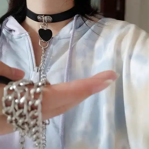 脖子上戴的饰品人用项圈项链吊坠爱心黑色项链牵引绳颈带choker女
