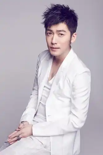 张博婚纱造型照片_婚纱摄影图片_661803