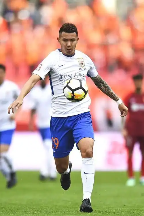 山东鲁能赢"南"之战佩莱没有上场,突显出了两个人的位置尴尬