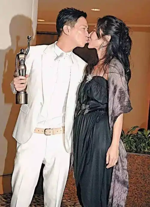 原创关咏荷将万年龙套捧成七料影帝张家辉一辈子感谢她