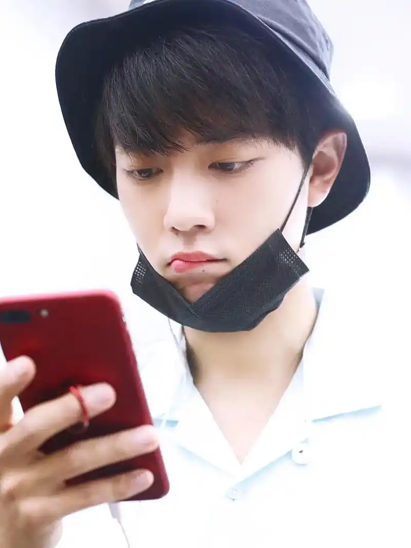 我双手合十的愿望里都是你#肖战 #治愈系笑容 - 抖音