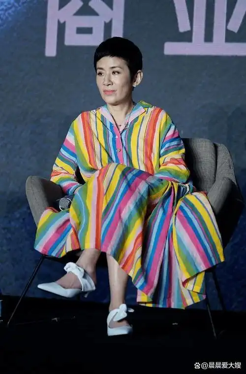 谈到吴君如,人们常常会提到她的演技和过往的经典.