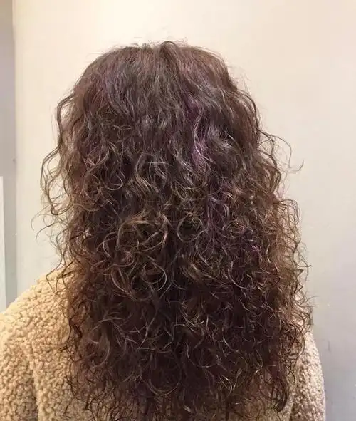 今冬流行烫满头发型20多款,时尚还保暖,烫完真洋气