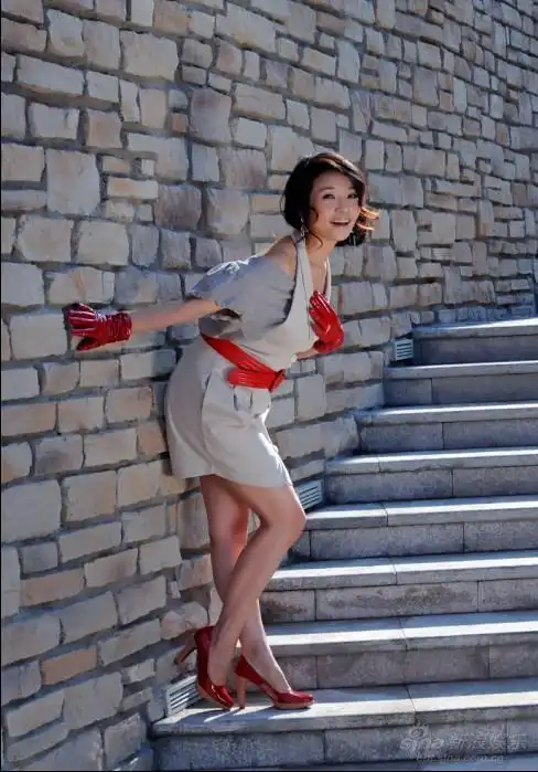 组图:歌手李丹阳最新写真曝光尽显性感妩媚