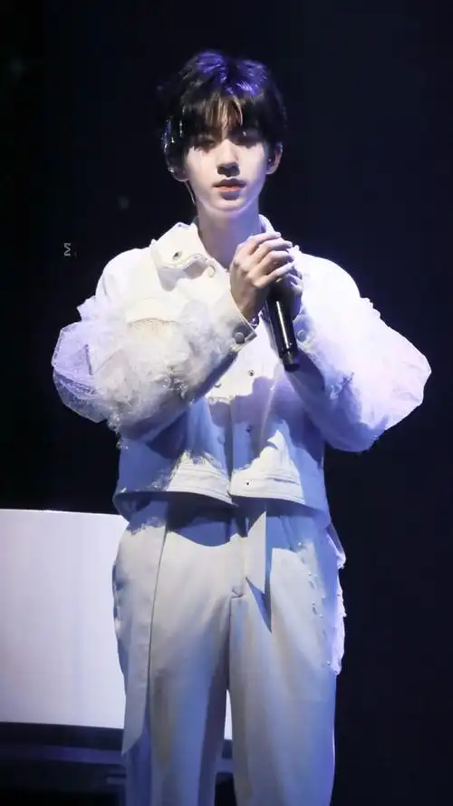 少年onfire##贺峻霖面纱造型