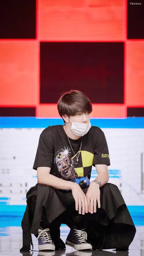 190809快乐大本营彩排修图uniq王一博crlogo