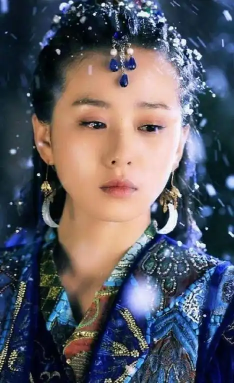 女星古装头饰杨幂水灵唐嫣甜美刘涛妩媚她人不红却最美