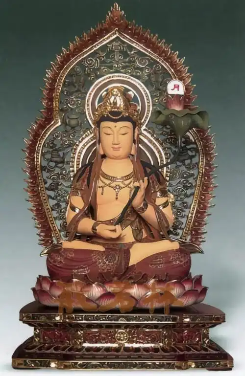 以香,灯,花,果等虔诚供养月光菩萨,祈愿月光菩萨能加持我们福慧双增