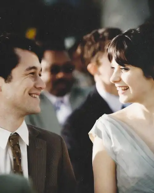 唯愿抱紧眼前人--------(难忘的光影记忆)