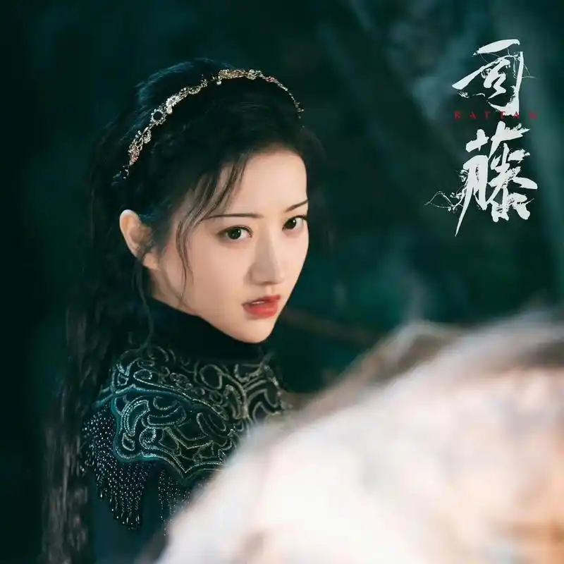 景甜用司藤剧照当微博头像 她也曾说司藤救赎了灰色世界的自己