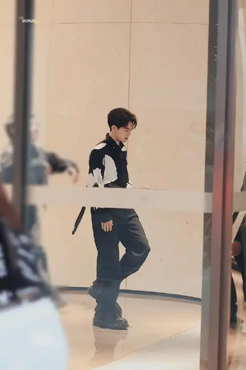 曾舜晞华伦天奴