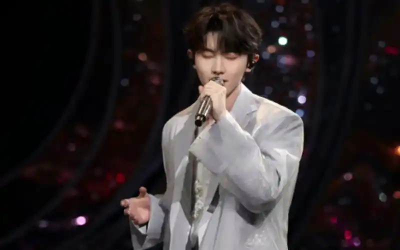 马嘉祺《我们的歌》合唱舞台合集 马嘉祺微博翻唱歌曲