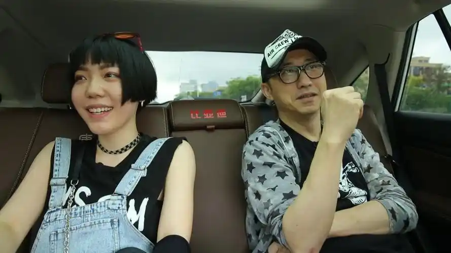 吴莫愁出道前的老照片吴莫愁和哈林结婚亲亲的照片