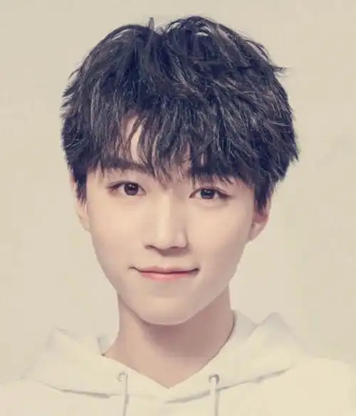 都说"证件照"检验颜值,忍了王源,忍了黄明昊,却被杨洋迷住了