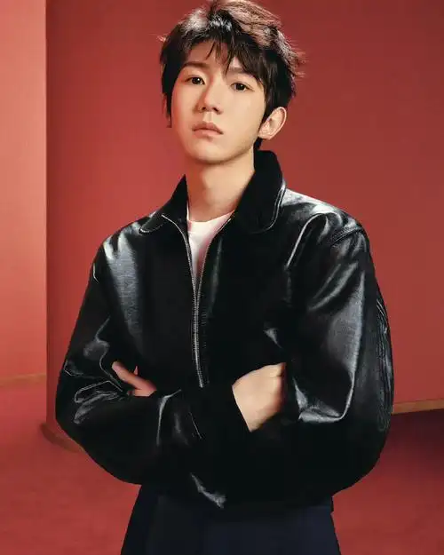 皮衣7015王源酷帅酷帅的@tfboys-王源#王源看我们如何相遇vlog