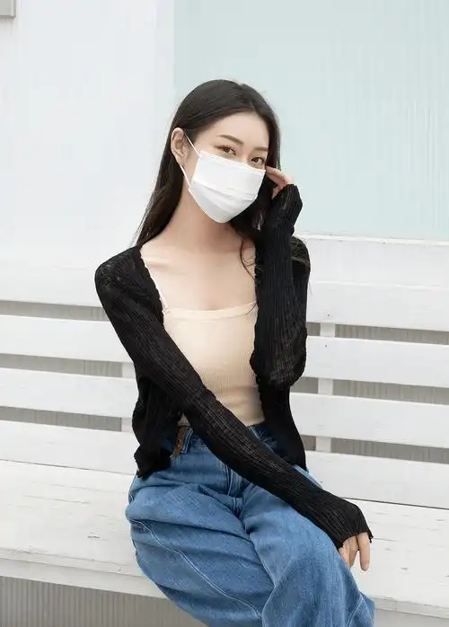 夏天戴口罩太窒息这个冰皮口罩不仅显脸小她们说戴着比不戴更凉快