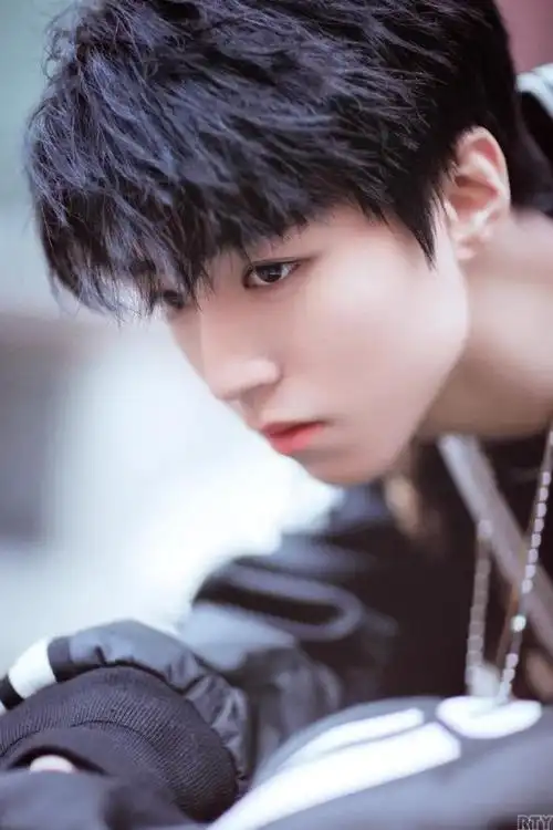 王俊凯超帅超撩人的图片大全确认过眼神是我想嫁的人