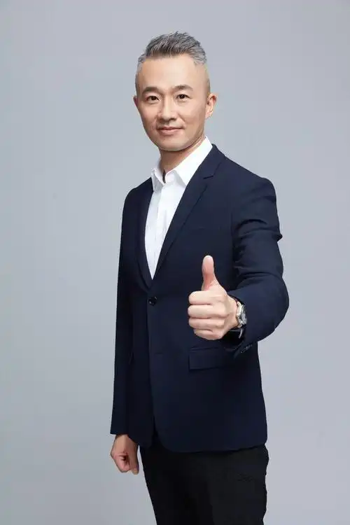 据说,东方卫视的这5位主持人是因为在一场饭局里说错了话,他们本来是