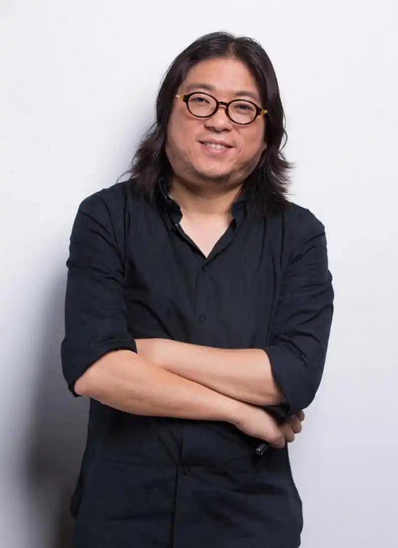 许久没有露面的高晓松最近忽然晒出自拍照,53岁的他竟然大变样,瘦到认