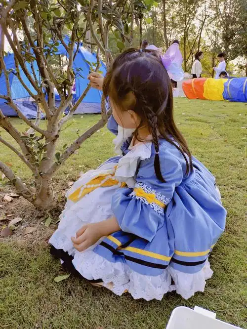 小女孩多大才愿意出门穿鞋啊